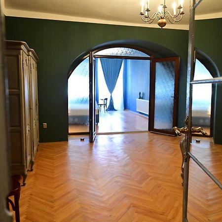 Lovely 2 Bedroom Apartment In Historic City Center Сібіу Екстер'єр фото