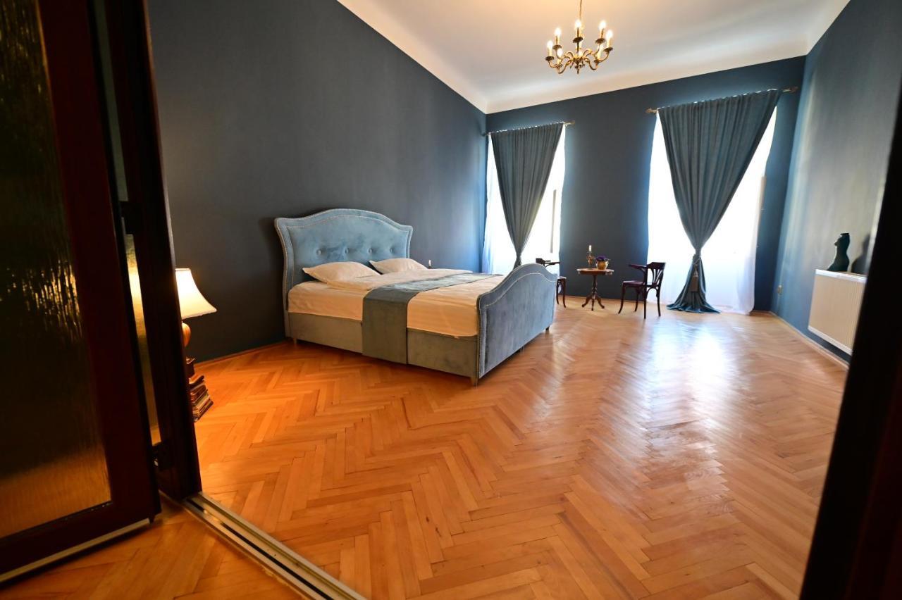 Lovely 2 Bedroom Apartment In Historic City Center Сібіу Екстер'єр фото